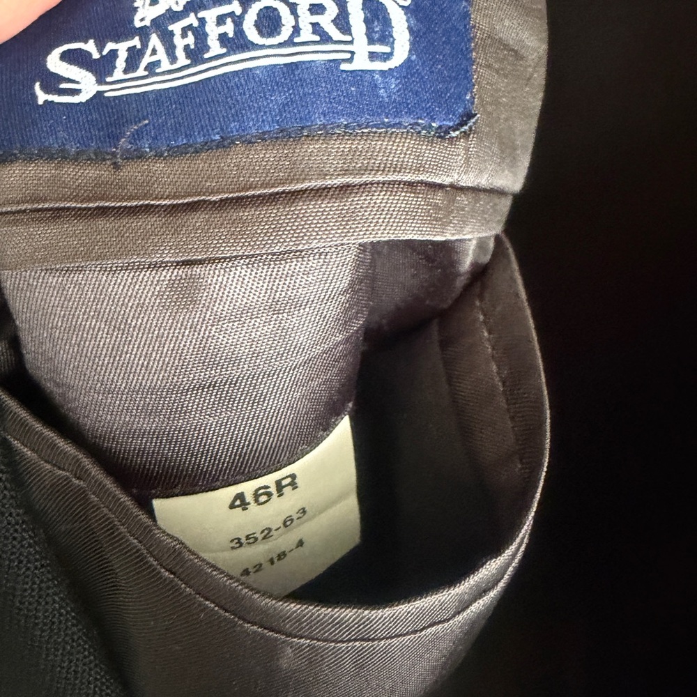 Like new Stafford size 46R Black Two-Button Men's Sport Coat. Classic. Textured - Picture 6 of 7